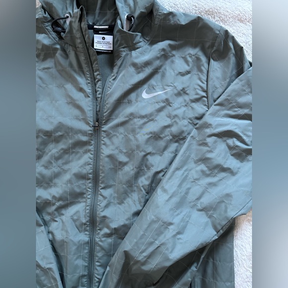 Nike Men's Grey Hooded Running Jacket (S) - Picture 2 of 9